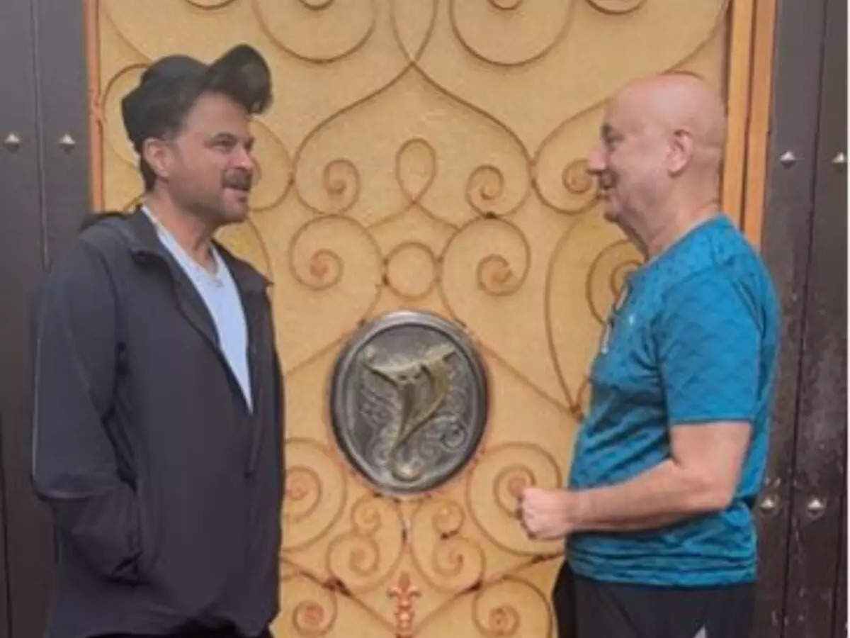 New Delhi: Anupam Kher ने ली Anil Kapoor की वीडियो पर चुटकी, बोले- बताया नहीं आप चाँद पे जा रहे हो